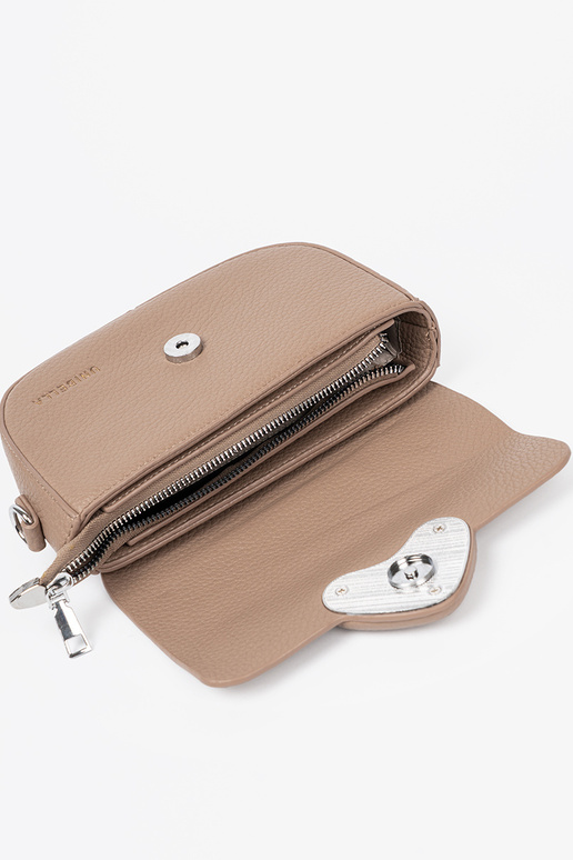 Briefträger mit Herzen Beige