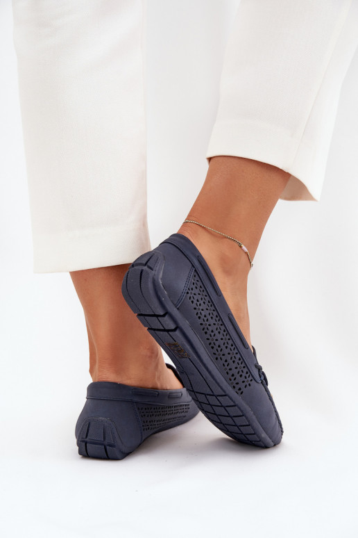 mocassins pour femmes avec des éléments ajourés I DANSiązaniem bleu foncé Mirisa mocassins pour femmes avec des éléments ajourés I DANSiązaniem bleu foncé Mirisa