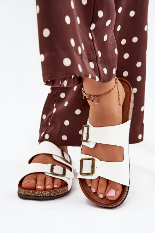 Féminin Chaussons avec une plateforme avec boucles couleur blanche Vesina Féminin Chaussons avec une plateforme avec boucles couleur blanche Vesina