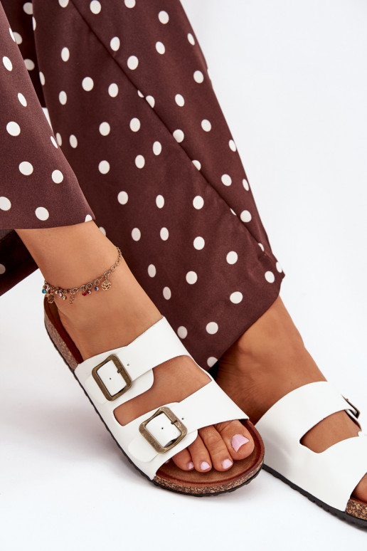 Féminin Chaussons avec une plateforme avec boucles couleur blanche Vesina Féminin Chaussons avec une plateforme avec boucles couleur blanche Vesina