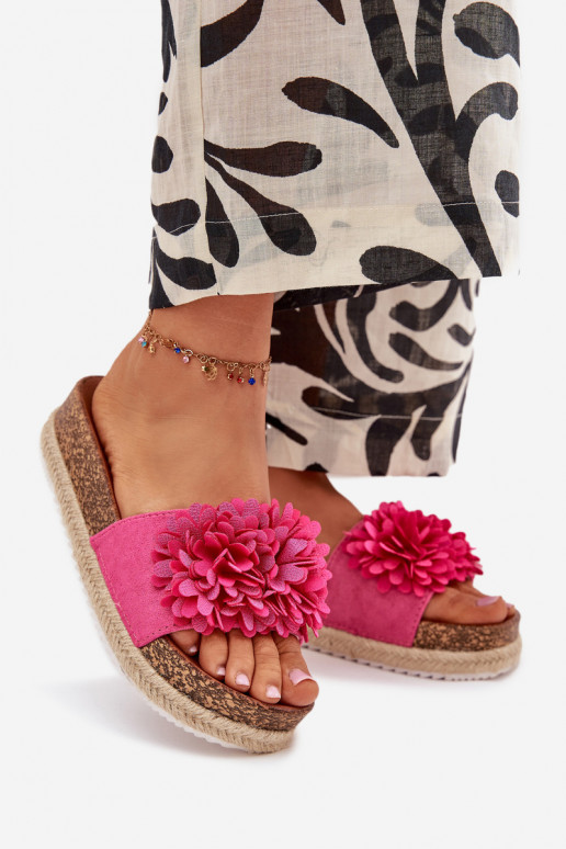 Pantoufles pour femmes avec une plateforme Avec des décorationsi avec des motifs florauxkami couleur rose Tessara Pantoufles pour femmes avec une plateforme Avec des décorationsi avec des motifs florauxkami couleur rose Tessara