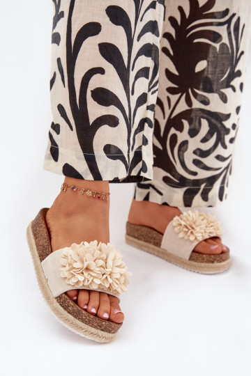 Damenhausschuhe mit einer Plattform Mit Dekorationeni mit floralen Motivenkami Beige Tessara