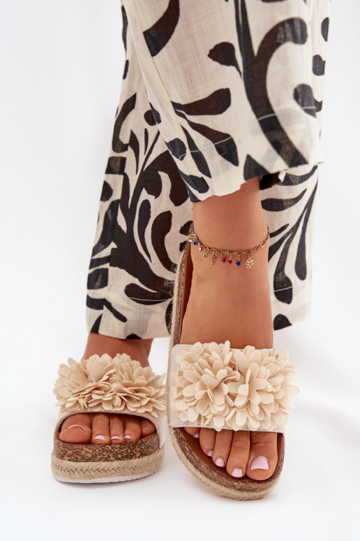 Pantoufles pour femmes avec une plateforme Avec des décorationsi avec des motifs florauxkami beige Tessara Pantoufles pour femmes avec une plateforme Avec des décorationsi avec des motifs florauxkami beige Tessara