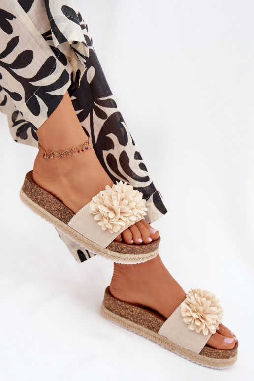 Damespantoffels met platform Met sierlijki met bloemmotievenkami beige Tessara Damespantoffels met platform Met sierlijki met bloemmotievenkami beige Tessara