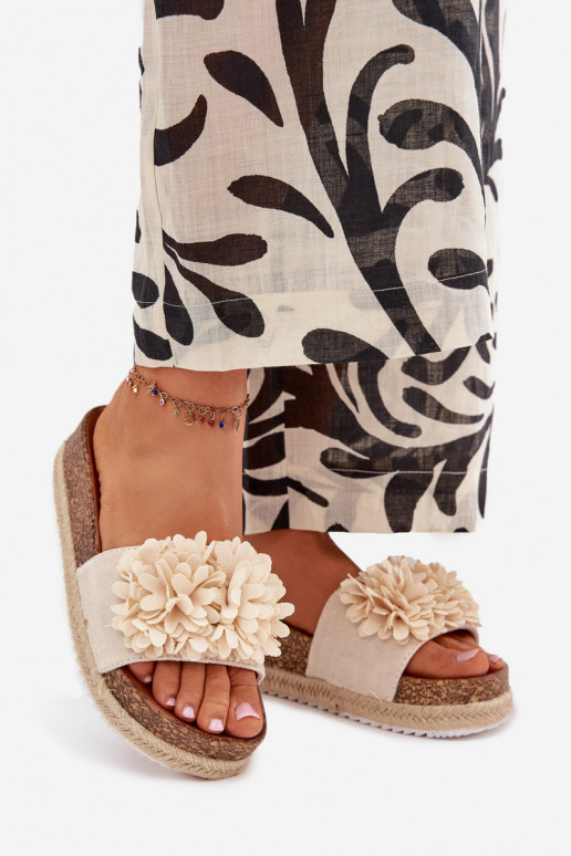 Pantoufles pour femmes avec une plateforme Avec des décorationsi avec des motifs florauxkami beige Tessara Pantoufles pour femmes avec une plateforme Avec des décorationsi avec des motifs florauxkami beige Tessara