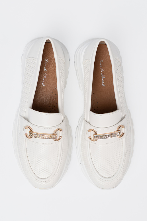 Initte kleur Dames mocassins z dekoracyjnym goudenm elementem.