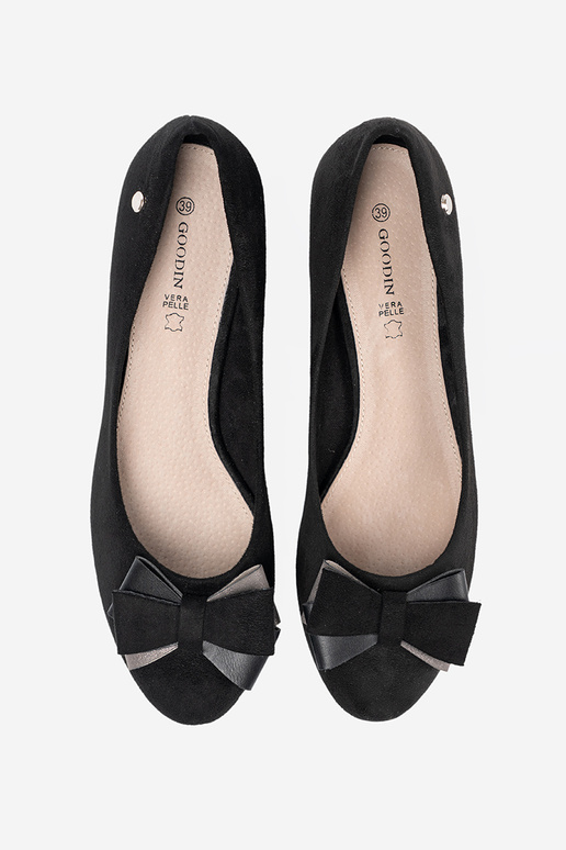 couleur noire talons hauts avec un arc sur le talon