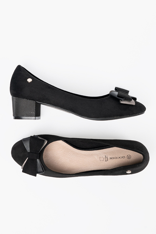 couleur noire talons hauts avec un arc sur le talon