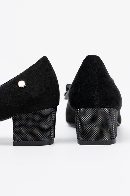 couleur noire talons hauts avec un arc sur le talon