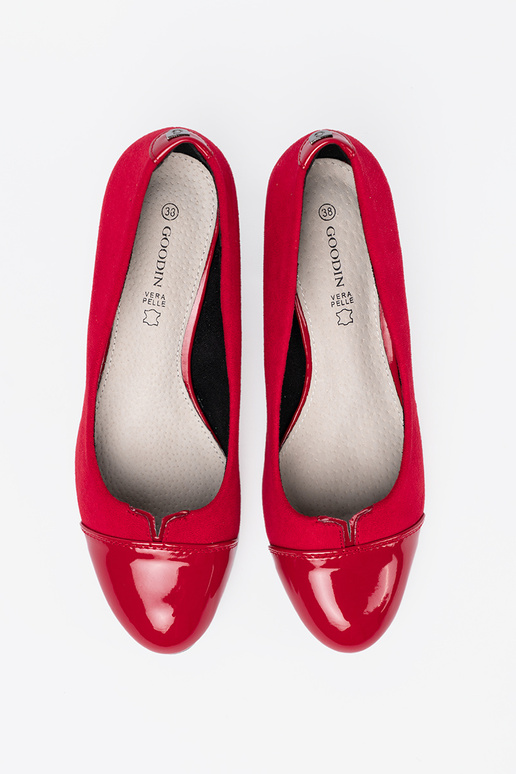 couleur rouge talons hauts z lakieroÀanym noskiem