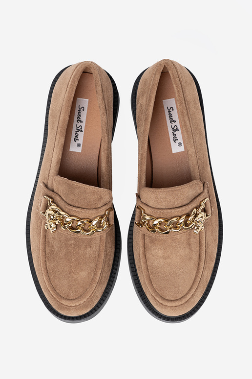 beige Dames mocassins z goudenm łańcuchem.