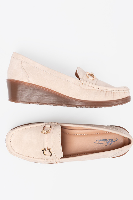 beige Dames mocassins op een Inig z ozdobnym łańcuszkiem beige Dames mocassins op een Inig z ozdobnym łańcuszkiem