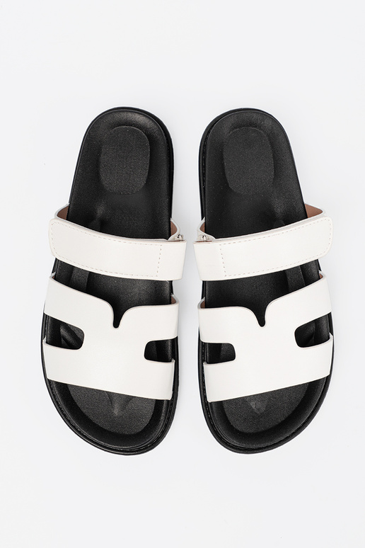 KomfortoÀe couleur blanche Chaussons avec une plateforme KomfortoÀe couleur blanche Chaussons avec une plateforme