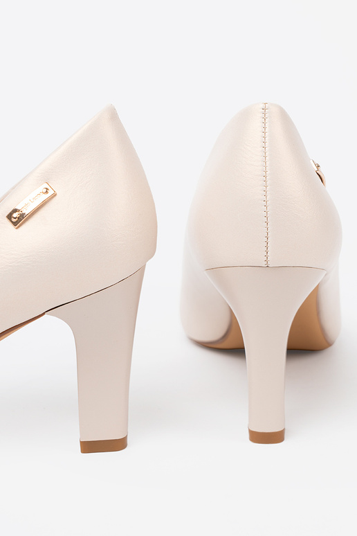 Chaussures beige sur le talon Sergio Leone