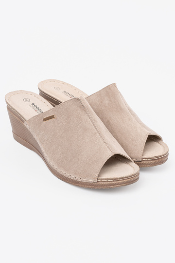 beige femmes Chaussons avec une plateforme