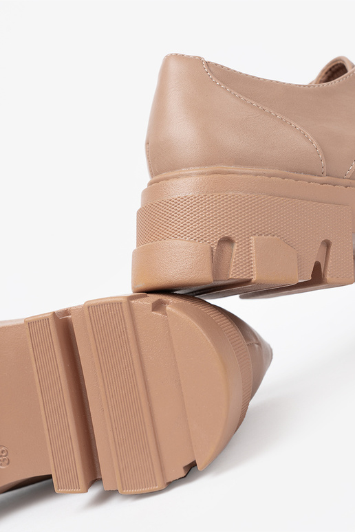beige attaché demi-chaussures avec une plateforme
