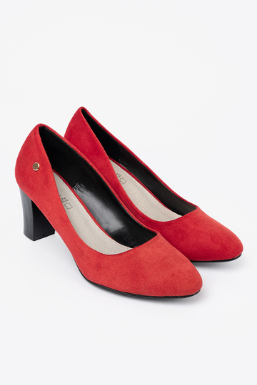couleur rouge en daim talons hauts sur des talons hauts