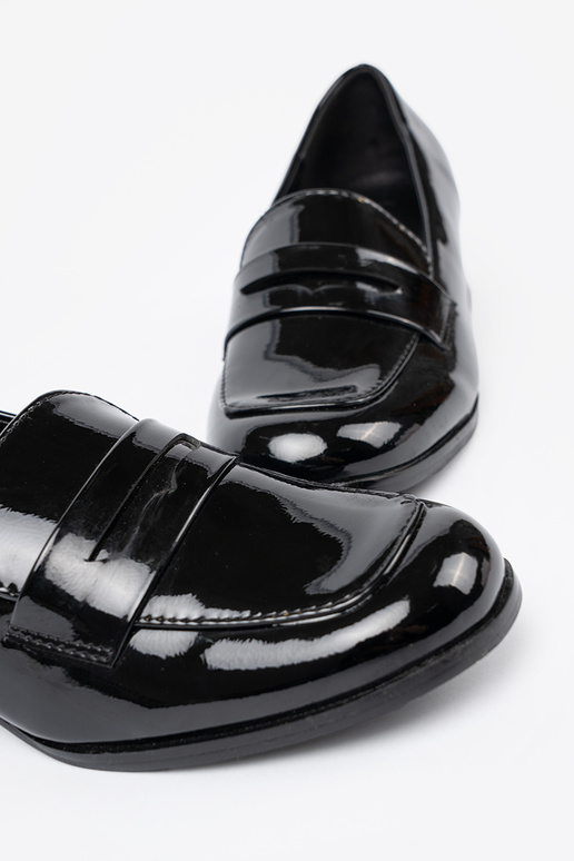 couleur noire mocassins sur des talons hauts