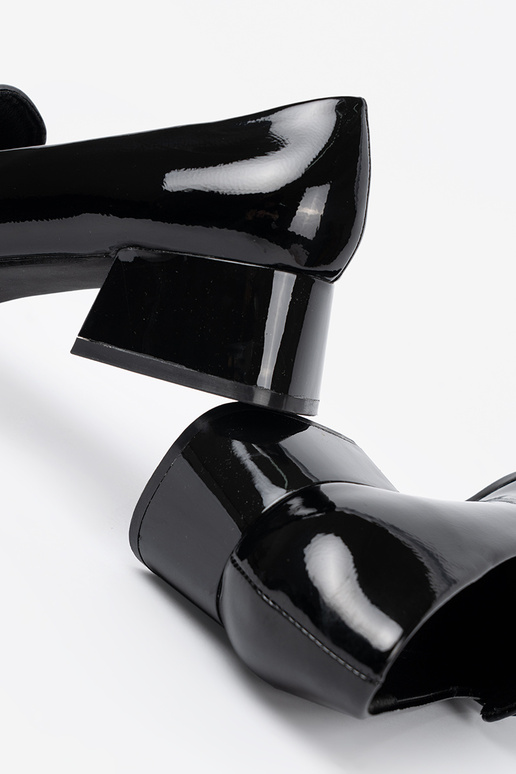 schZuarze Farbe Mokassins auf High Heels