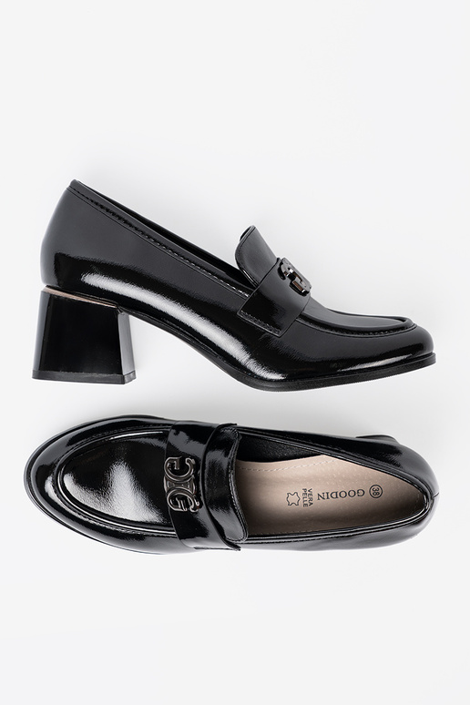 mit Lackeffekt Halbschuhe ze Silberm zdobieniem