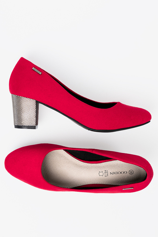 couleur rouge talons hauts na argentm słupku