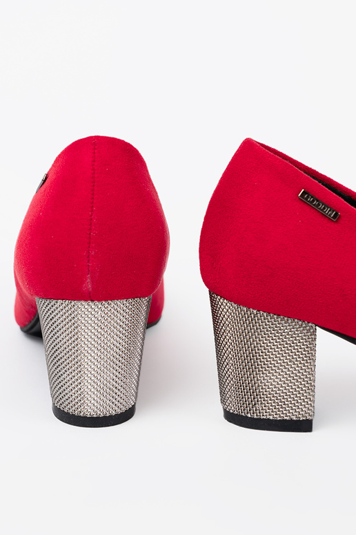 couleur rouge talons hauts na argentm słupku