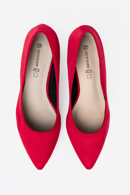 Style élégant talons hauts na ozdobnym słupku