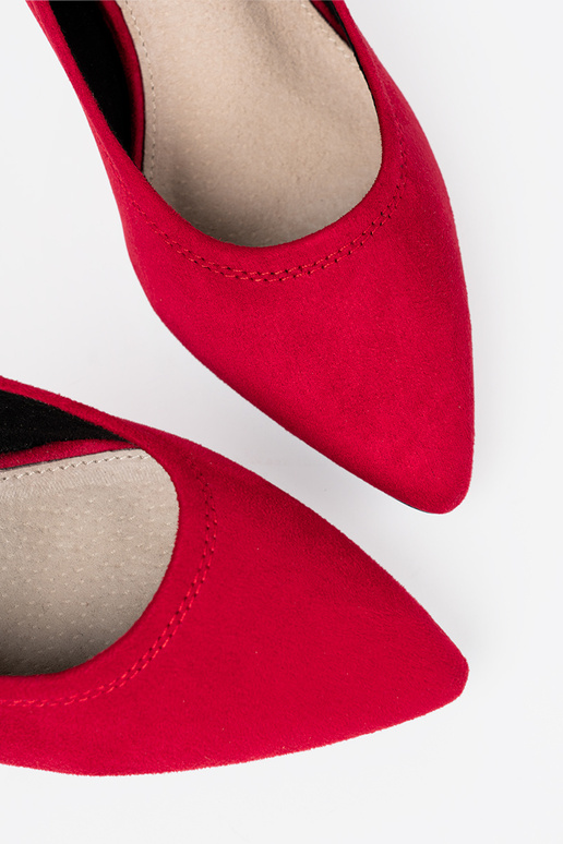 Style élégant talons hauts na ozdobnym słupku