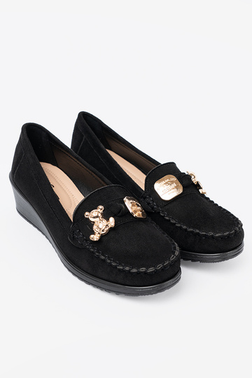 zInart van suède schoenen z ozdobnym misiem