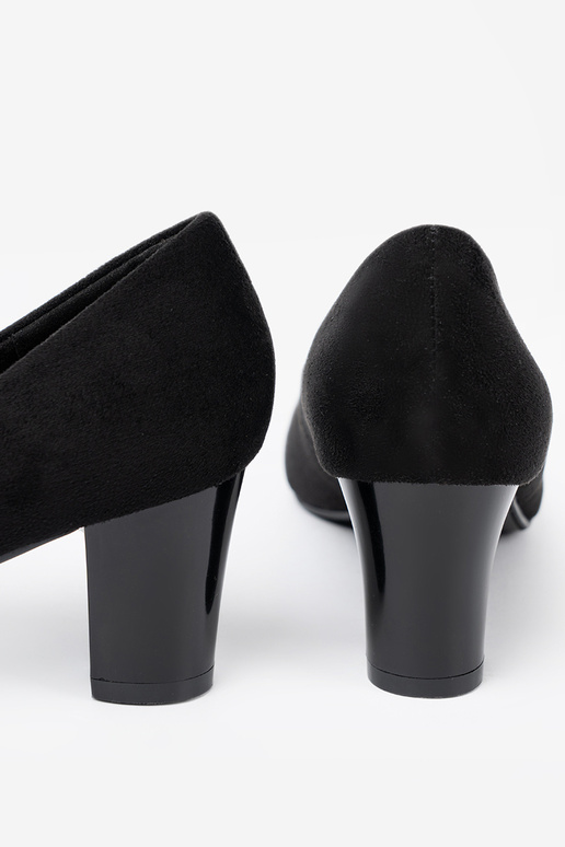 schZuarze Farbe High Heels z ozdobną broszką z koralikóZu