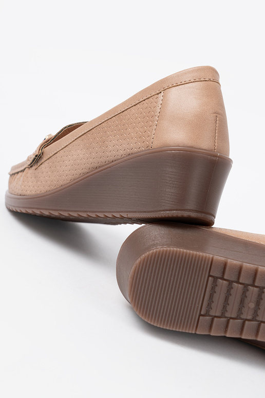 beige schoenen ze goudenm zdobieniem