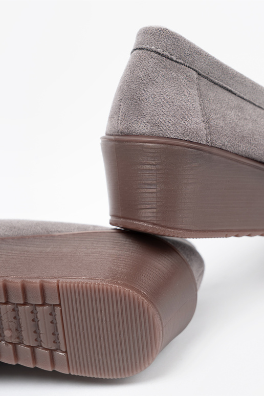 graue Farbe Halbschuhe mit goldenen Details