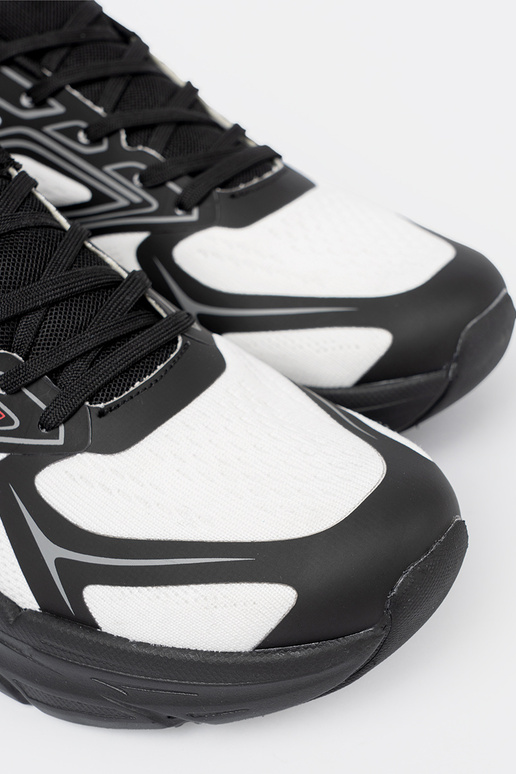 Pratique chaussures de sport couleur blanche couleur noire z siateczkoÀą strukturą McArthur