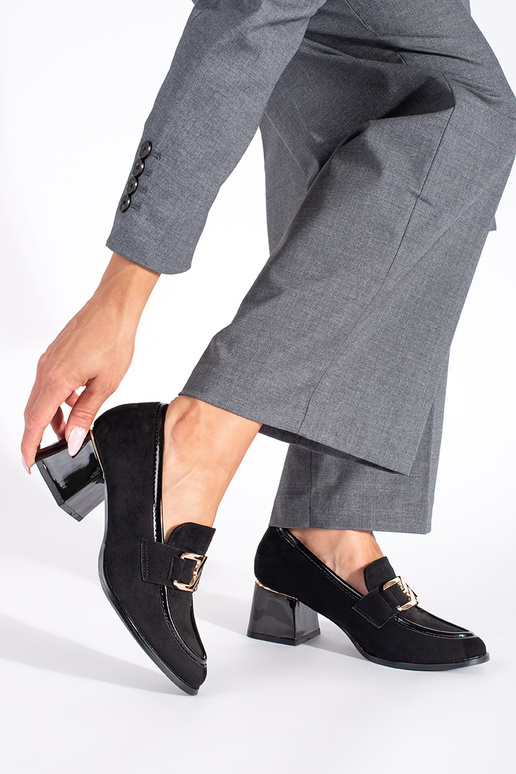 en daim femmes demi-chaussures sur un poteau épais