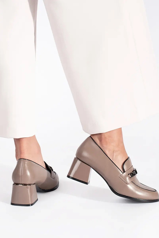 beige femmes demi-chaussures sur des talons hauts