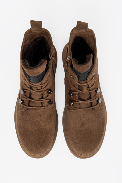 Sv tle hn d d msk traperky Sergio Leone se semišov m designem