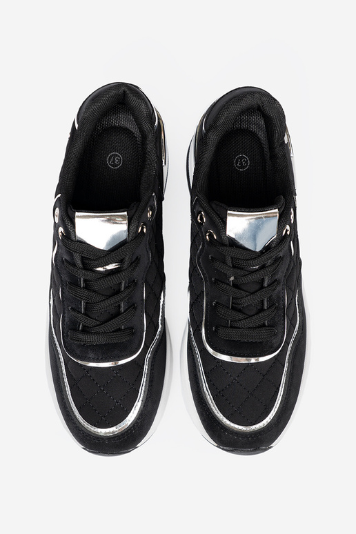 zInart Sneakers model schoenen op een Inig