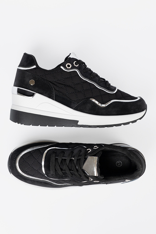 zInart Sneakers model schoenen op een Inig