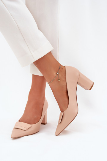 Chaussures avec des talons avec des ornements beige Celira