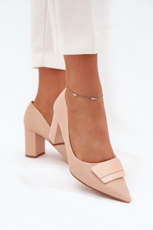 Chaussures avec des talons avec des ornements beige Celira