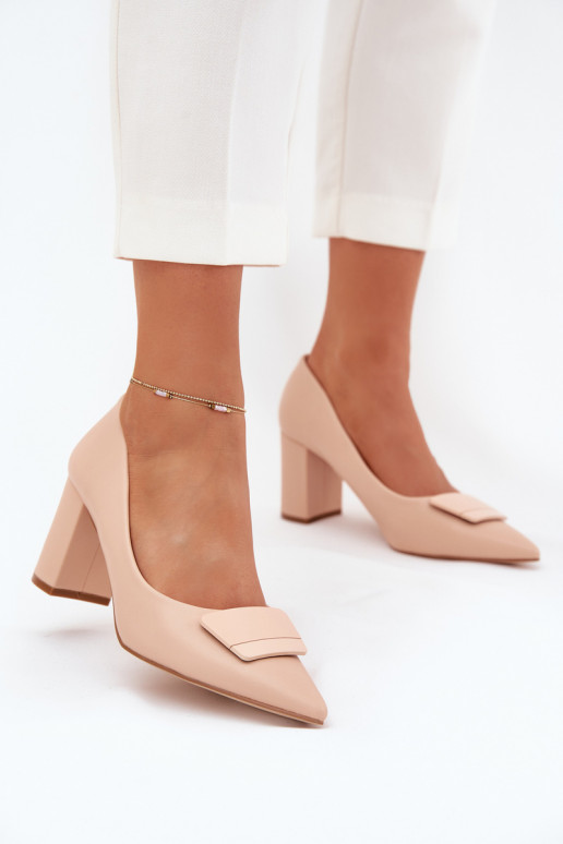 Chaussures avec des talons avec des ornements beige Celira