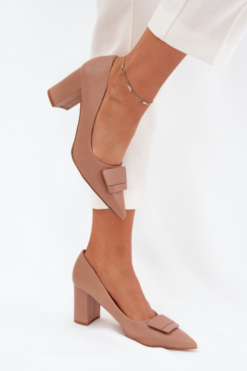 Chaussures avec des talons avec des ornements beige Celira