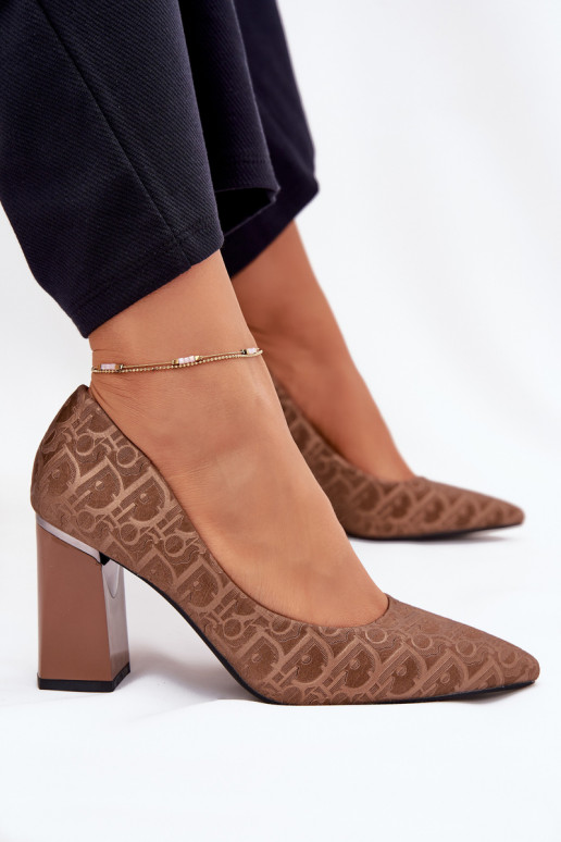 Hakken Met sierlijk Tłoczeniem Vinceza 62254 bruine kleur Hakken Met sierlijk Tłoczeniem Vinceza 62254 bruine kleur