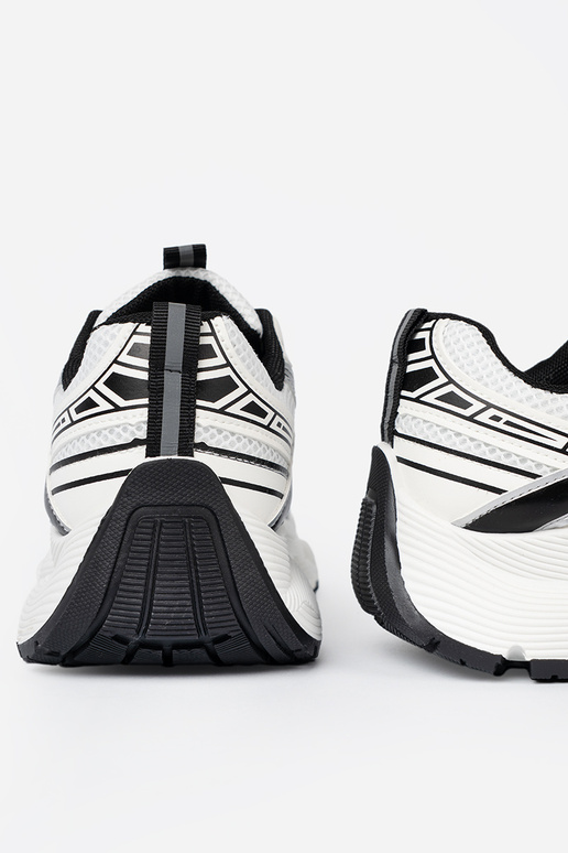 Blanc-couleur noire pratique Chaussures modèle baskets avec maille