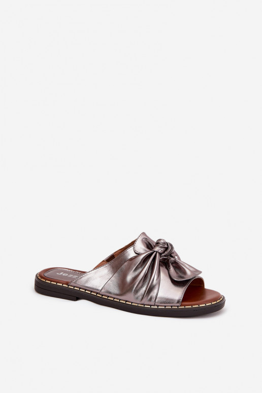 Pantoufles pour femmes avec des talons larges couleur grise Nelvira Pantoufles pour femmes avec des talons larges couleur grise Nelvira