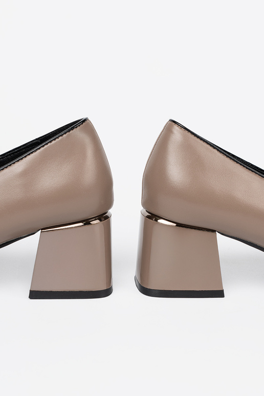 beige femmes demi-chaussures sur des talons hauts