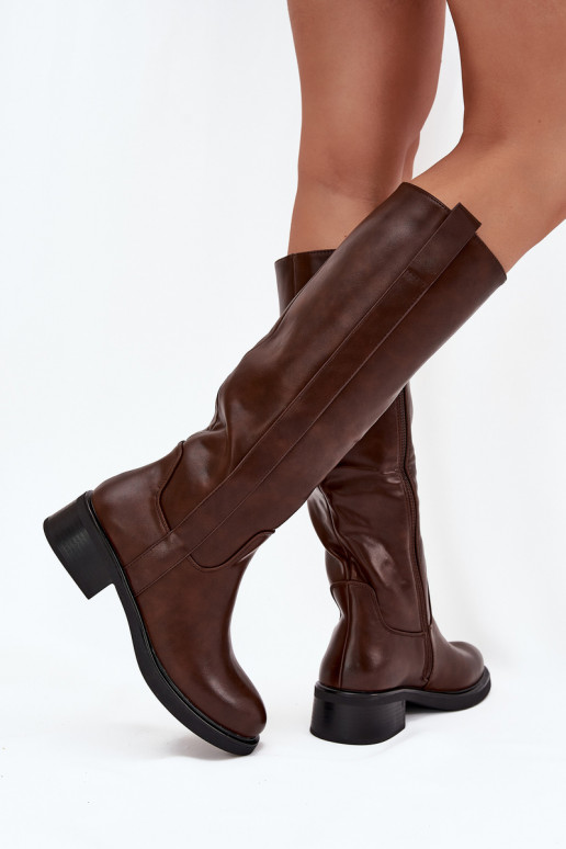 Bottes longues pour femmes à talons bas, doublées, couleur brune Averna Bottes longues pour femmes à talons bas, doublées, couleur brune Averna