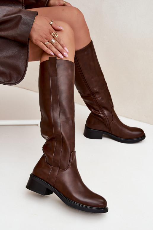 Bottes longues pour femmes à talons bas, doublées, couleur brune Averna Bottes longues pour femmes à talons bas, doublées, couleur brune Averna