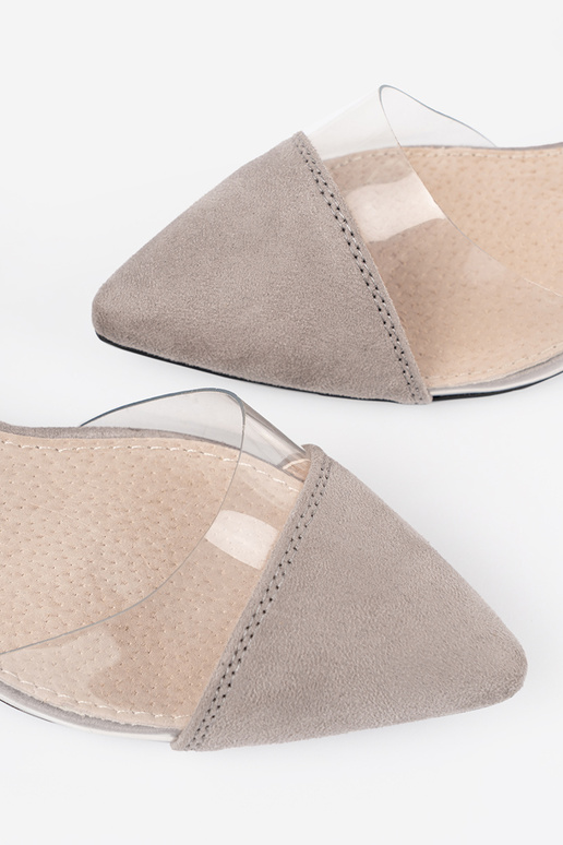 couleur grise des sandales z przeźroczystymi ÀstaÀkami