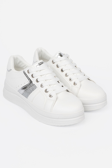 couleur blanche Chaussures modèle baskets z métalliquem argentm akcentem